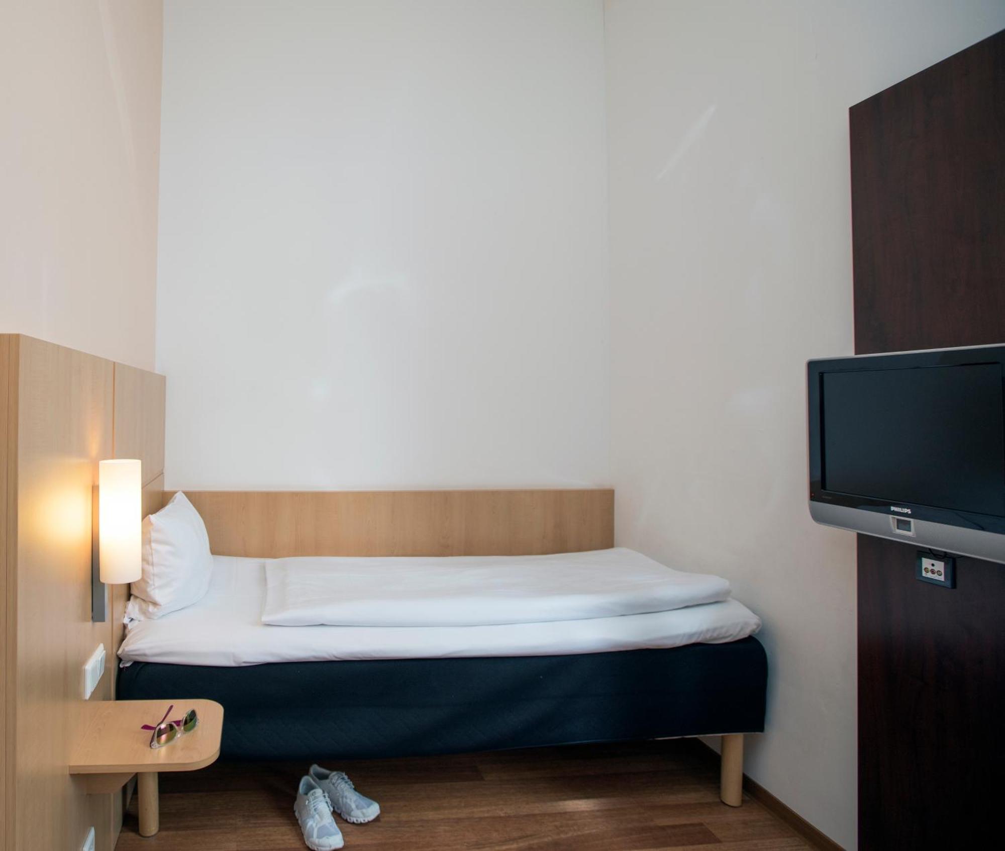 Ibis Berlin City Sued Esterno foto