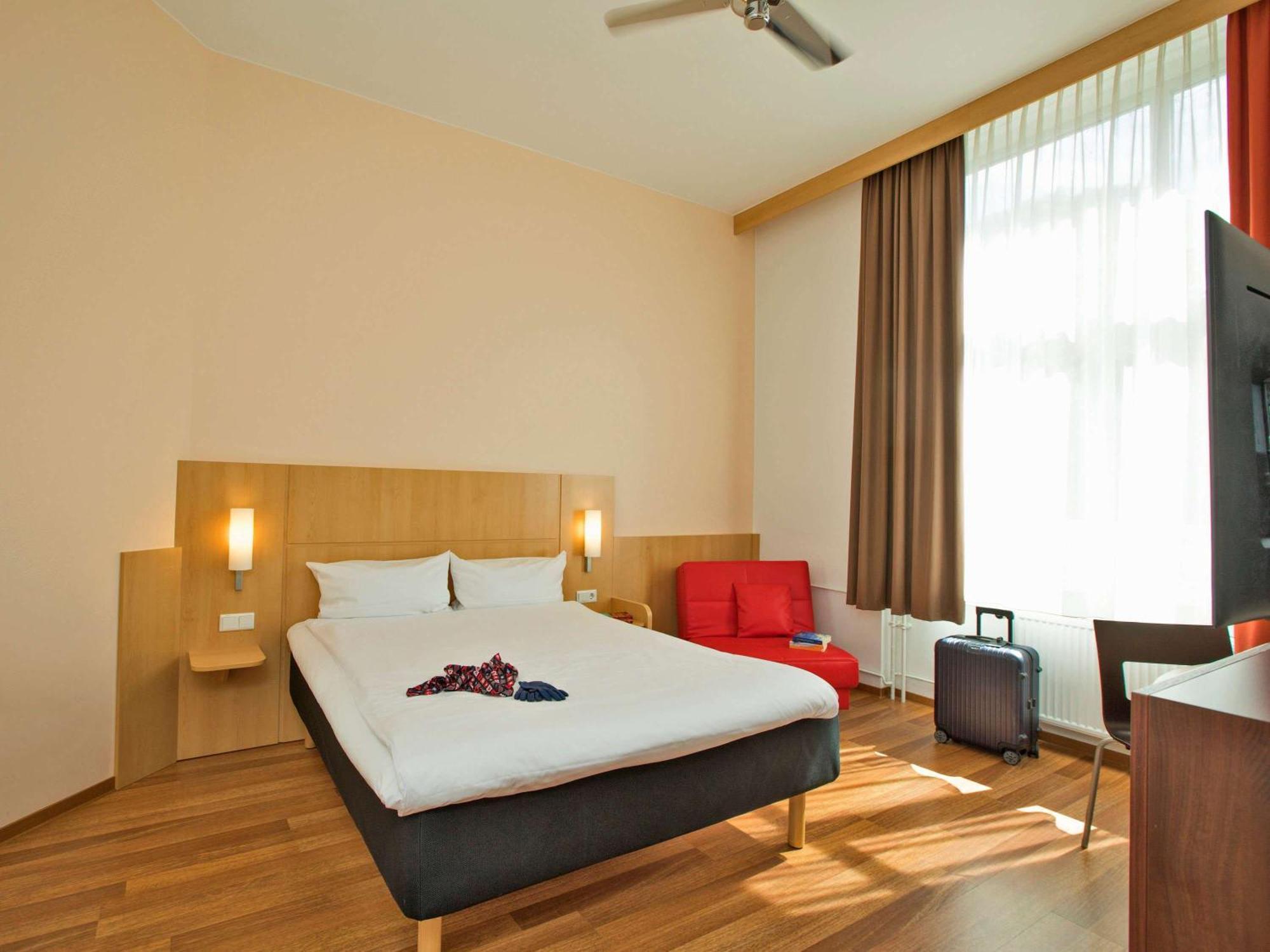 Ibis Berlin City Sued Esterno foto