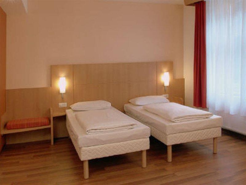 Ibis Berlin City Sued Esterno foto